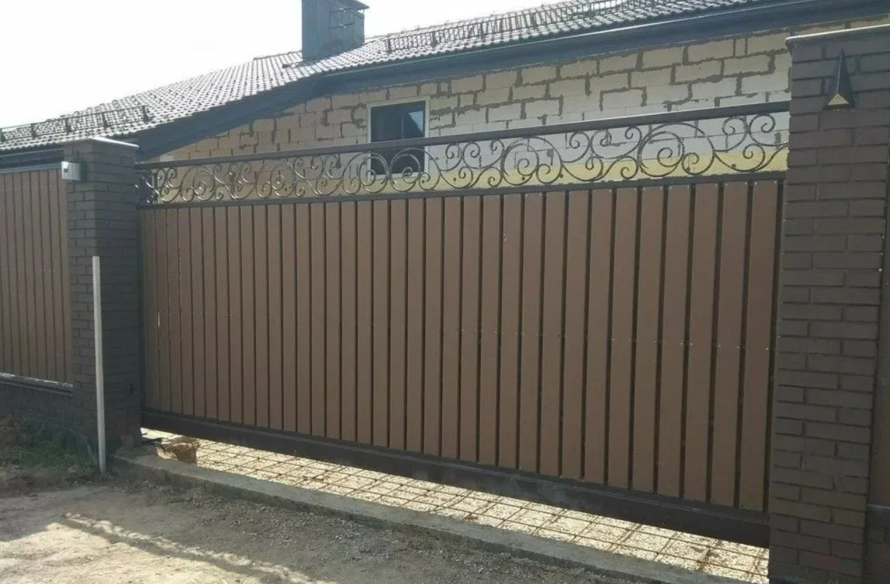 Автоматические откатные ворота с декором